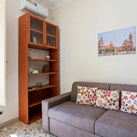 Tra Il Centro E Il Mare Apartment Con Terrazzo Aci Castello Luaran gambar