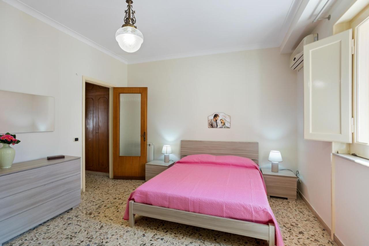 Tra Il Centro E Il Mare Apartment Con Terrazzo Aci Castello Luaran gambar