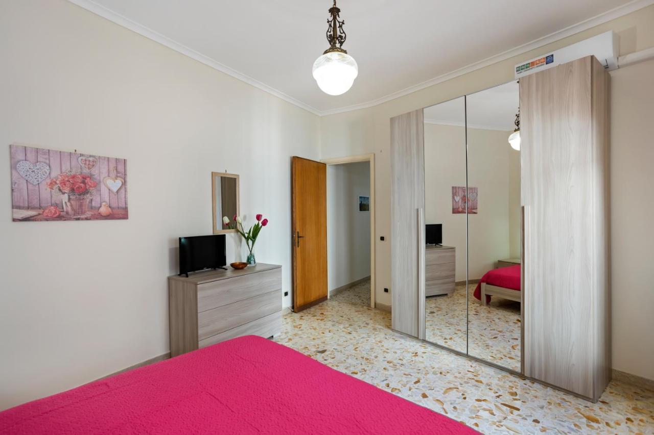 Tra Il Centro E Il Mare Apartment Con Terrazzo Aci Castello Luaran gambar
