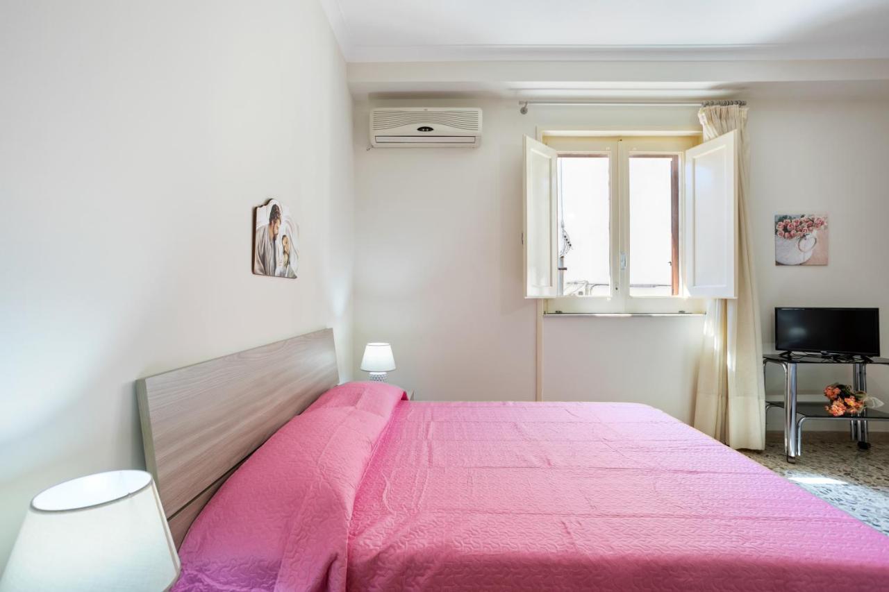 Tra Il Centro E Il Mare Apartment Con Terrazzo Aci Castello Luaran gambar