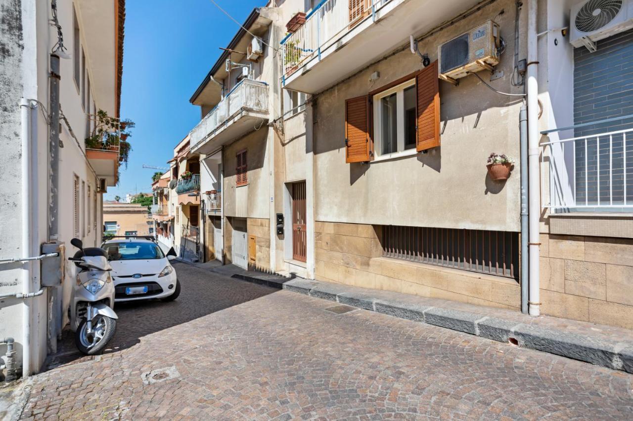 Tra Il Centro E Il Mare Apartment Con Terrazzo Aci Castello Luaran gambar