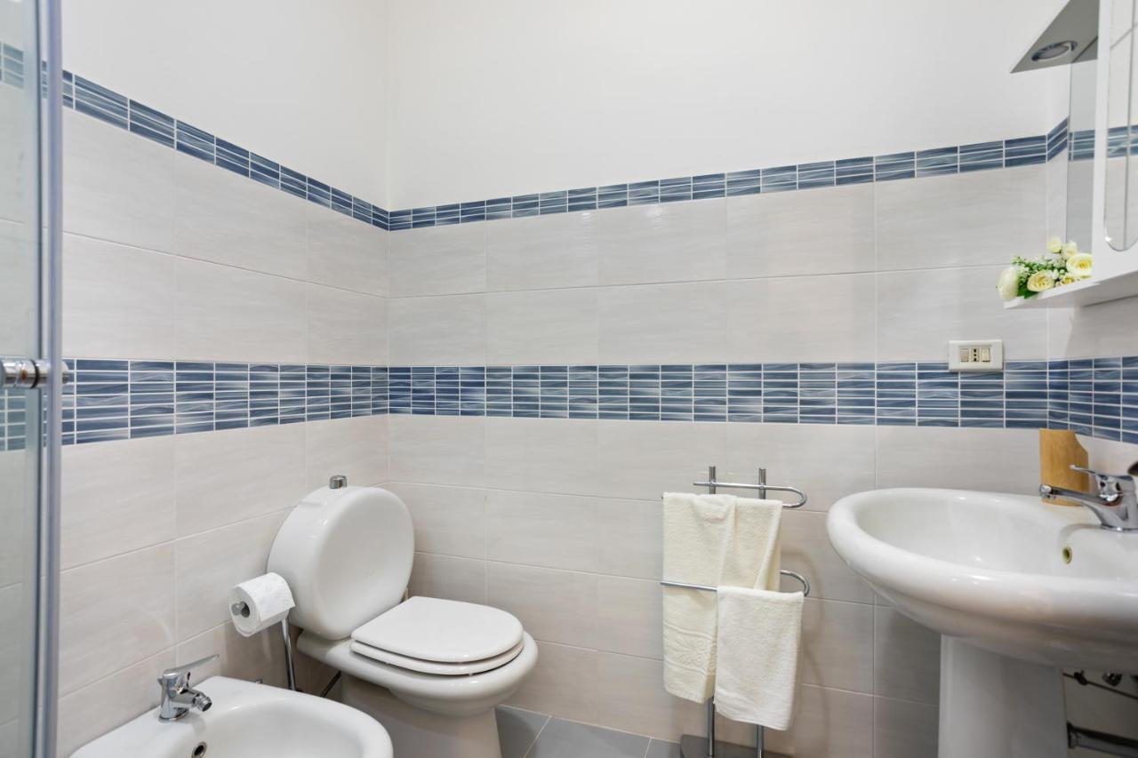 Tra Il Centro E Il Mare Apartment Con Terrazzo Aci Castello Luaran gambar
