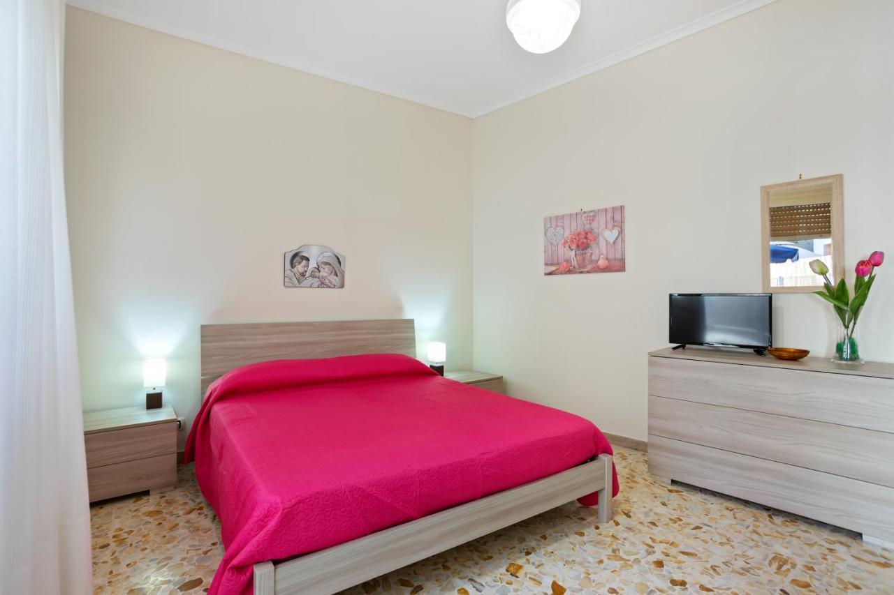 Tra Il Centro E Il Mare Apartment Con Terrazzo Aci Castello Luaran gambar
