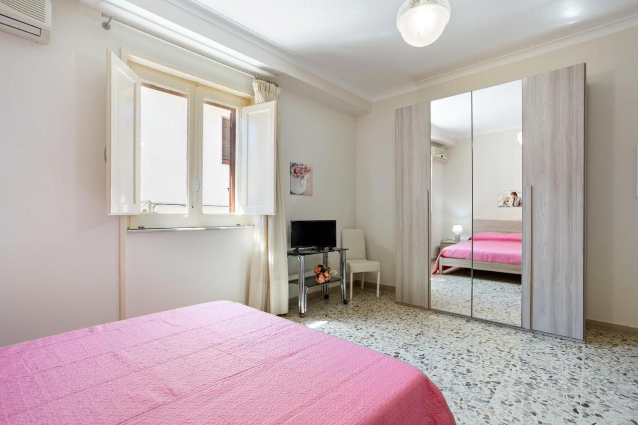 Tra Il Centro E Il Mare Apartment Con Terrazzo Aci Castello Luaran gambar