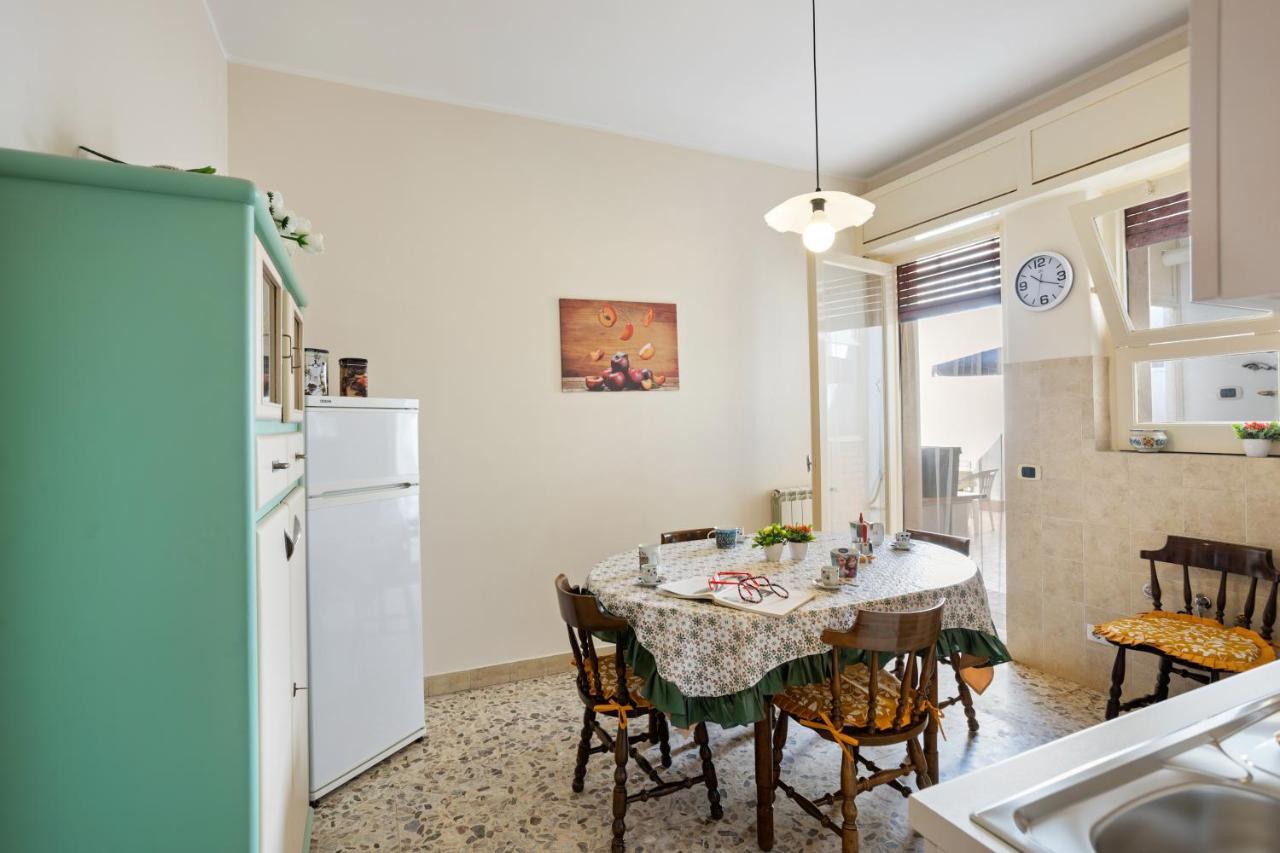 Tra Il Centro E Il Mare Apartment Con Terrazzo Aci Castello Luaran gambar
